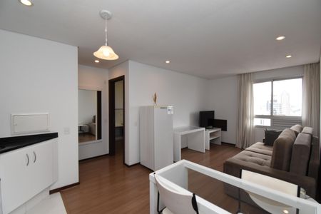 Sala/Cozinha de apartamento para alugar com 1 quarto, 61m² em Centro, Curitiba