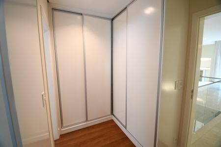 Casa de condomínio para alugar com 420m², 4 quartos e 4 vagasQuarto 4 - Suíte