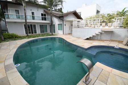 Casa de condomínio para alugar com 420m², 4 quartos e 4 vagasPiscina
