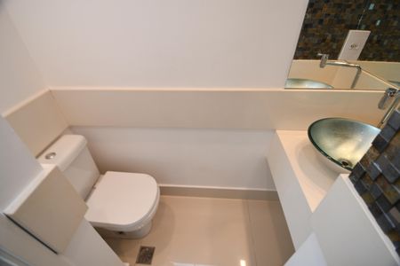 Casa de condomínio para alugar com 420m², 4 quartos e 4 vagasLavabo