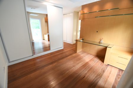 Casa de condomínio para alugar com 420m², 4 quartos e 4 vagasQuarto 4 - Suíte