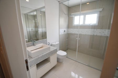 Casa de condomínio para alugar com 420m², 4 quartos e 4 vagasBanheiro Suíte