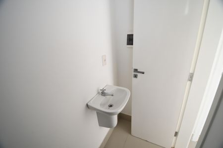 Casa de condomínio para alugar com 420m², 4 quartos e 4 vagasBanheiro de serviço