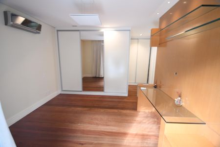 Casa de condomínio para alugar com 420m², 4 quartos e 4 vagasQuarto 4 - Suíte