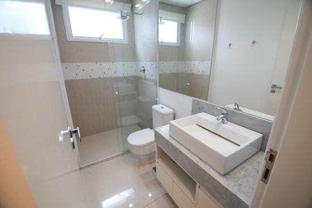 Casa de condomínio para alugar com 420m², 4 quartos e 4 vagasBanheiro Suíte