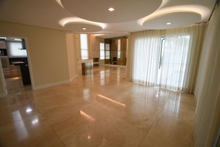 Casa de condomínio para alugar com 420m², 4 quartos e 4 vagasSala