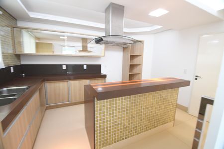 Casa de condomínio para alugar com 420m², 4 quartos e 4 vagasCozinha