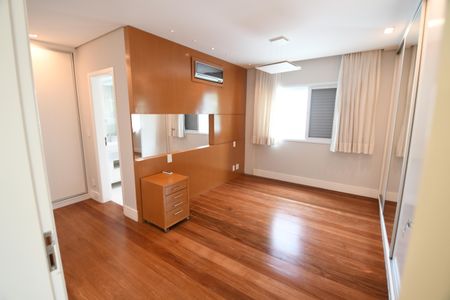 Casa de condomínio para alugar com 420m², 4 quartos e 4 vagasQuarto 2 - Suíte
