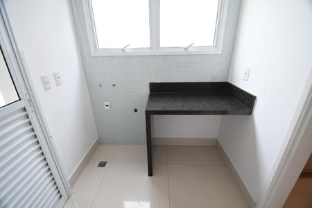 Casa de condomínio para alugar com 420m², 4 quartos e 4 vagasÁrea de Serviço