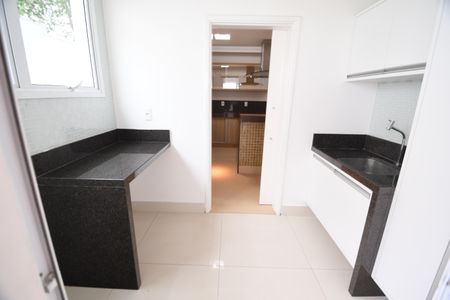 Casa de condomínio para alugar com 420m², 4 quartos e 4 vagasÁrea de Serviço