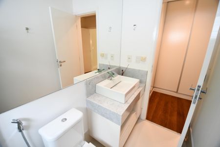 Casa de condomínio para alugar com 420m², 4 quartos e 4 vagasBanheiro Suíte