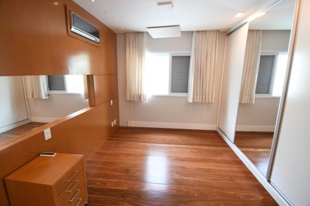 Casa de condomínio para alugar com 420m², 4 quartos e 4 vagasQuarto 2 - Suíte