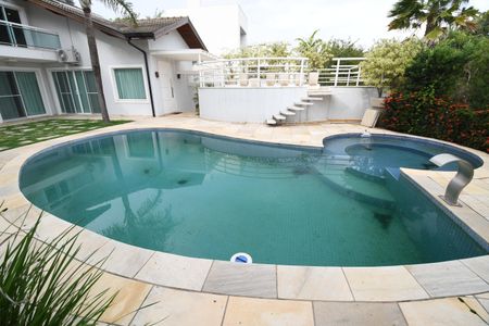 Casa de condomínio para alugar com 420m², 4 quartos e 4 vagasPiscina