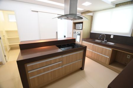 Casa de condomínio para alugar com 420m², 4 quartos e 4 vagasCozinha