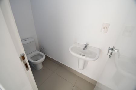 Casa de condomínio para alugar com 420m², 4 quartos e 4 vagasBanheiro de serviço