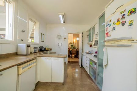 Casa de condomínio à venda com 600m², 4 quartos e 4 vagas Casa de condomínio à venda com 600m², 4 quartos e 4 vagasCozinha