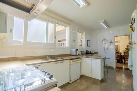 Casa de condomínio à venda com 600m², 4 quartos e 4 vagas Casa de condomínio à venda com 600m², 4 quartos e 4 vagasCozinha