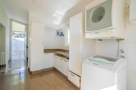 Casa de condomínio à venda com 600m², 4 quartos e 4 vagas Casa de condomínio à venda com 600m², 4 quartos e 4 vagasBanheiro