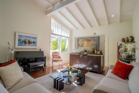 Casa de condomínio à venda com 600m², 4 quartos e 4 vagas Casa de condomínio à venda com 600m², 4 quartos e 4 vagasSala