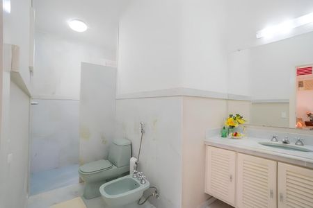 Casa de condomínio à venda com 600m², 4 quartos e 4 vagas Casa de condomínio à venda com 600m², 4 quartos e 4 vagasBanheiro