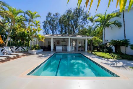 Casa de condomínio à venda com 600m², 4 quartos e 4 vagas Casa de condomínio à venda com 600m², 4 quartos e 4 vagasÁrea externa