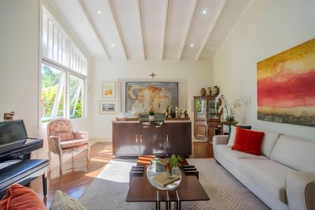 Casa de condomínio à venda com 600m², 4 quartos e 4 vagas Casa de condomínio à venda com 600m², 4 quartos e 4 vagasSala