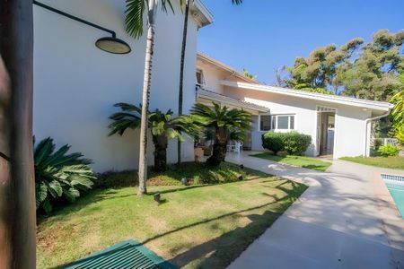 Casa de condomínio à venda com 600m², 4 quartos e 4 vagas Casa de condomínio à venda com 600m², 4 quartos e 4 vagasÁrea externa