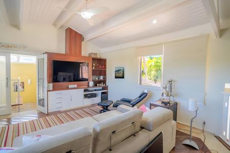 Casa de condomínio à venda com 600m², 4 quartos e 4 vagas Casa de condomínio à venda com 600m², 4 quartos e 4 vagasSala