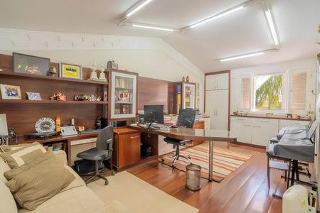 Casa de condomínio à venda com 600m², 4 quartos e 4 vagas Casa de condomínio à venda com 600m², 4 quartos e 4 vagasSala