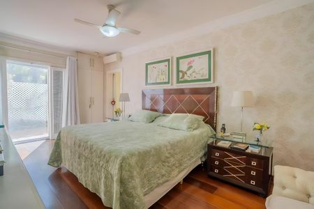 Casa de condomínio à venda com 600m², 4 quartos e 4 vagas Casa de condomínio à venda com 600m², 4 quartos e 4 vagasQuarto