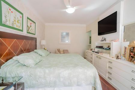 Casa de condomínio à venda com 600m², 4 quartos e 4 vagas Casa de condomínio à venda com 600m², 4 quartos e 4 vagasQuarto