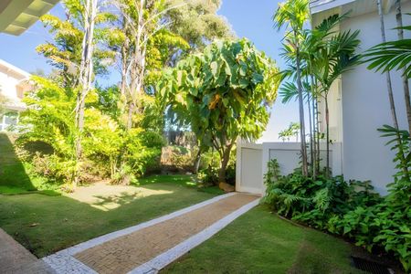 Casa de condomínio à venda com 600m², 4 quartos e 4 vagas Casa de condomínio à venda com 600m², 4 quartos e 4 vagasÁrea externa