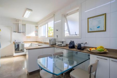 Casa de condomínio à venda com 600m², 4 quartos e 4 vagasCozinha