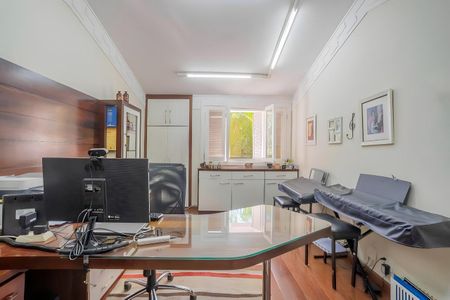 Casa de condomínio à venda com 600m², 4 quartos e 4 vagas Casa de condomínio à venda com 600m², 4 quartos e 4 vagasQuarto