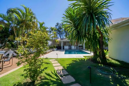 Casa de condomínio à venda com 600m², 4 quartos e 4 vagas Casa de condomínio à venda com 600m², 4 quartos e 4 vagasÁrea externa