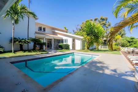 Casa de condomínio à venda com 600m², 4 quartos e 4 vagas Casa de condomínio à venda com 600m², 4 quartos e 4 vagasÁrea externa