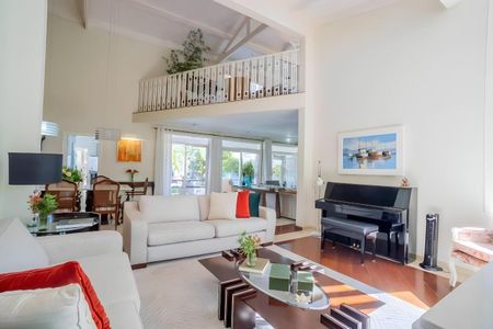 Casa de condomínio à venda com 600m², 4 quartos e 4 vagas Casa de condomínio à venda com 600m², 4 quartos e 4 vagasSala