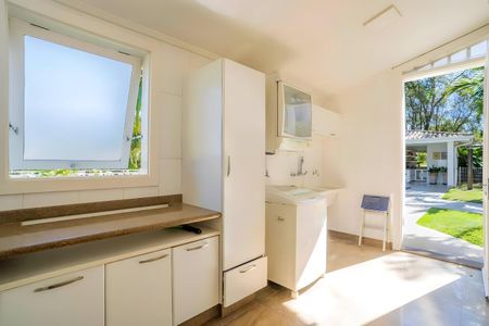 Casa de condomínio à venda com 600m², 4 quartos e 4 vagas Casa de condomínio à venda com 600m², 4 quartos e 4 vagasCozinha