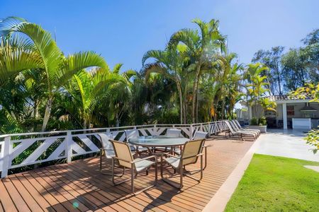 Casa de condomínio à venda com 600m², 4 quartos e 4 vagas Casa de condomínio à venda com 600m², 4 quartos e 4 vagasÁrea externa