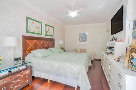 Casa de condomínio à venda com 600m², 4 quartos e 4 vagas Casa de condomínio à venda com 600m², 4 quartos e 4 vagasQuarto