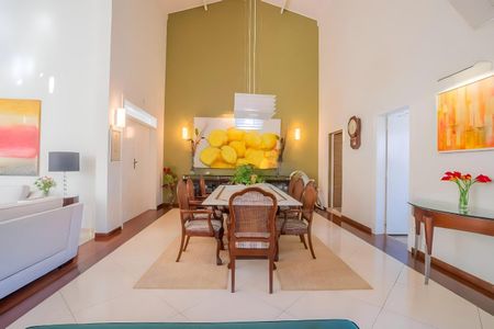 Casa de condomínio à venda com 600m², 4 quartos e 4 vagas Casa de condomínio à venda com 600m², 4 quartos e 4 vagasSala