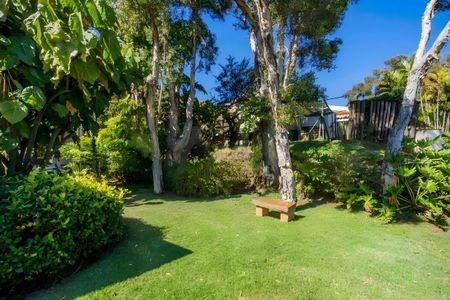 Casa de condomínio à venda com 600m², 4 quartos e 4 vagas Casa de condomínio à venda com 600m², 4 quartos e 4 vagasÁrea externa