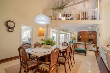 Casa de condomínio à venda com 600m², 4 quartos e 4 vagas Casa de condomínio à venda com 600m², 4 quartos e 4 vagasSala