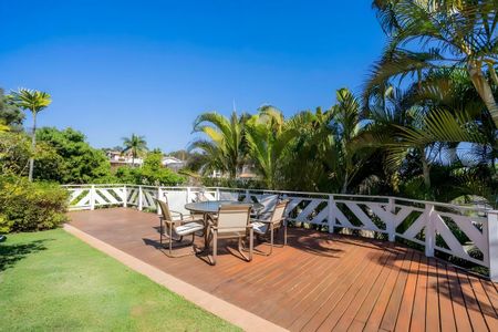 Casa de condomínio à venda com 600m², 4 quartos e 4 vagas Casa de condomínio à venda com 600m², 4 quartos e 4 vagasÁrea externa