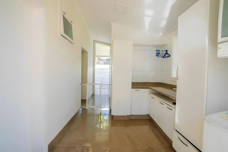 Casa de condomínio à venda com 600m², 4 quartos e 4 vagas Casa de condomínio à venda com 600m², 4 quartos e 4 vagasCozinha