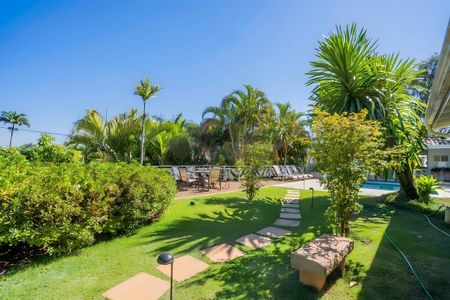 Casa de condomínio à venda com 600m², 4 quartos e 4 vagas Casa de condomínio à venda com 600m², 4 quartos e 4 vagasÁrea externa