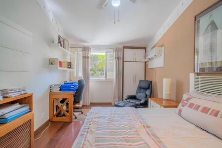 Casa de condomínio à venda com 600m², 4 quartos e 4 vagas Casa de condomínio à venda com 600m², 4 quartos e 4 vagasQuarto