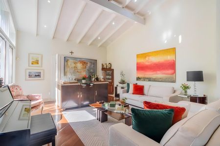 Casa de condomínio à venda com 600m², 4 quartos e 4 vagas Casa de condomínio à venda com 600m², 4 quartos e 4 vagasSala