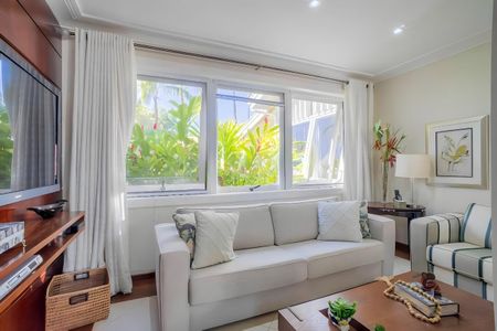 Casa de condomínio à venda com 600m², 4 quartos e 4 vagas Casa de condomínio à venda com 600m², 4 quartos e 4 vagasSala