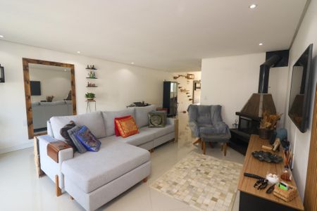 Sala de casa à venda com 3 quartos, 280m² em Tristeza, Porto Alegre